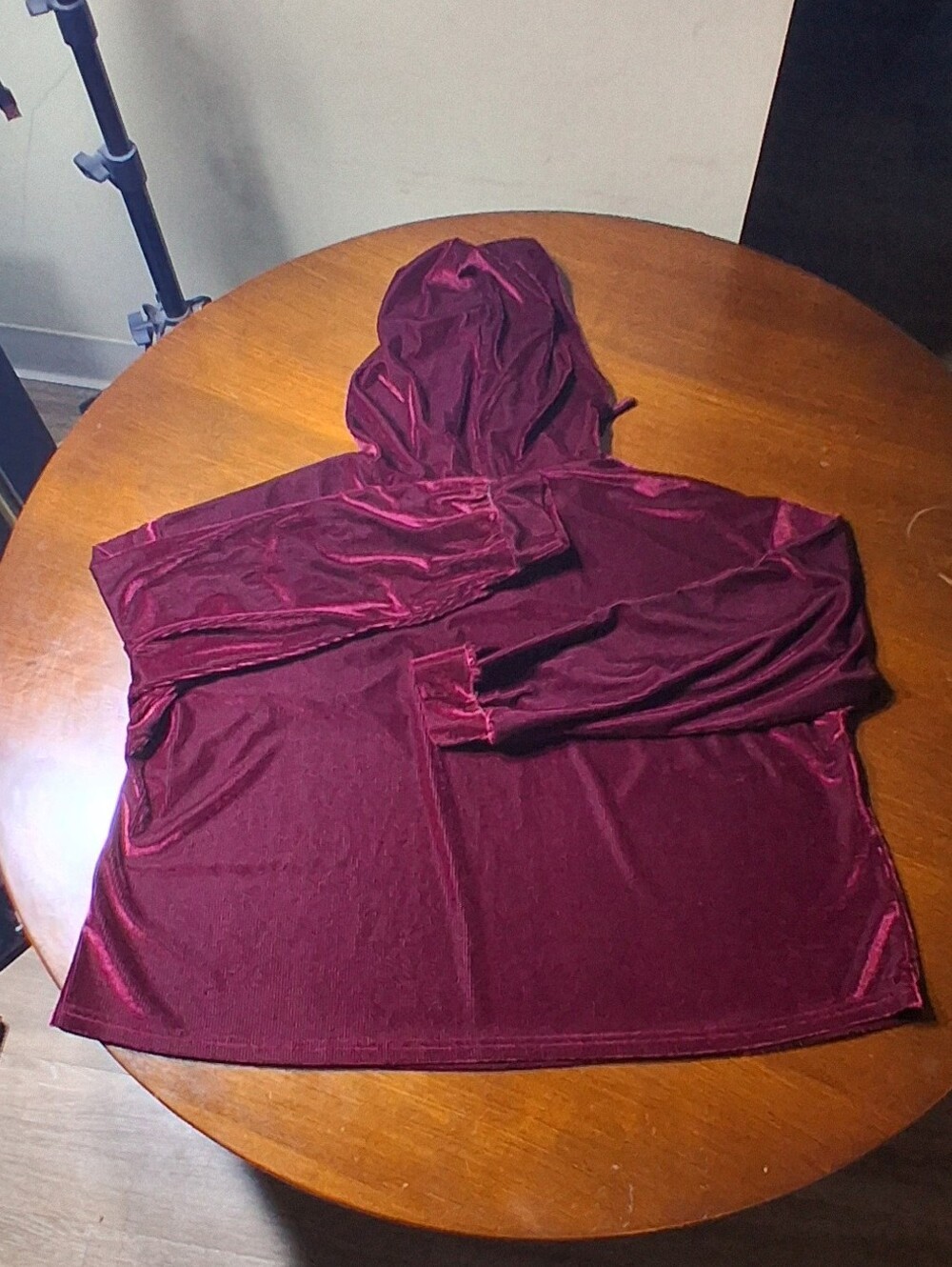Fashion Nova women’s Velvet Hooded Lounge Top in Wine